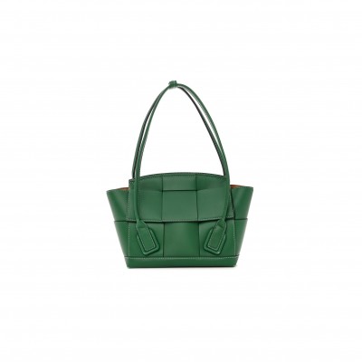 BOTTEGA VENETA FRENCH CALFSKIN MAXI INTRECCIATO ARCO 33 RACING GREEN  (22*22*9cm)
