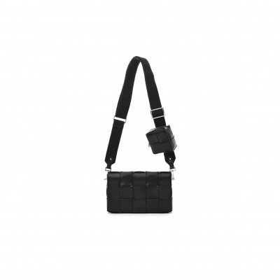 BOTTEGA VENETA CALFSKIN MAXI INTRECCIO CASSETTE WITH STRAP BAG BLACK  (23*15*5.5cm)
