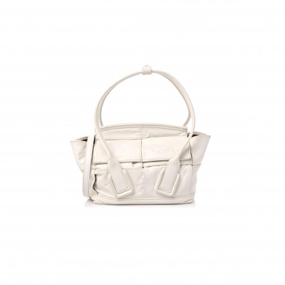 BOTTEGA VENETA PAPER CALFSKIN MAXI INTRECCIATO MINI ARCO SLOUCH PLASTER  (18*17*8cm)