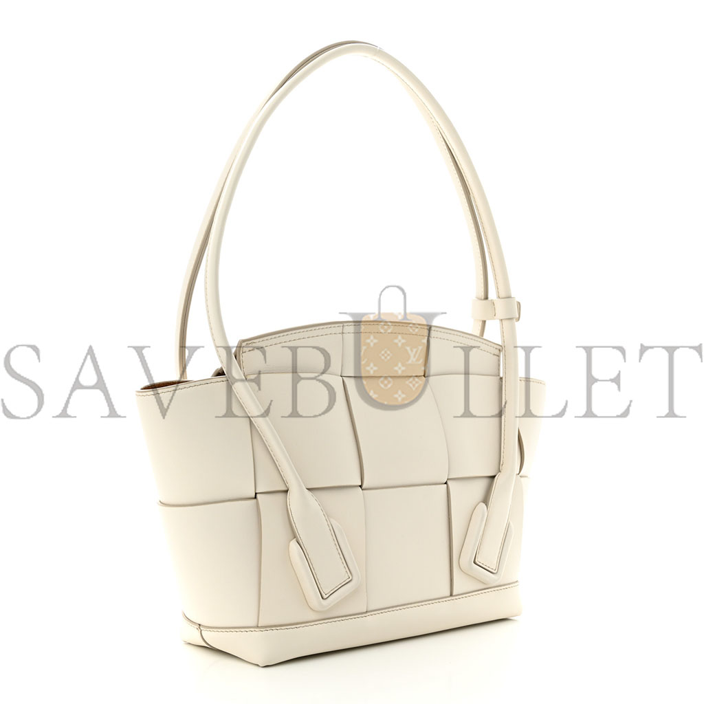 BOTTEGA VENETA FRENCH CALFSKIN MAXI INTRECCIATO SMALL ARCO BIANCO (22*20*8cm) BOTTEGA VENETA FRENCH CALFSKIN MAXI INTRECCIATO SMALL ARCO BIANCO (22*20*8cm)