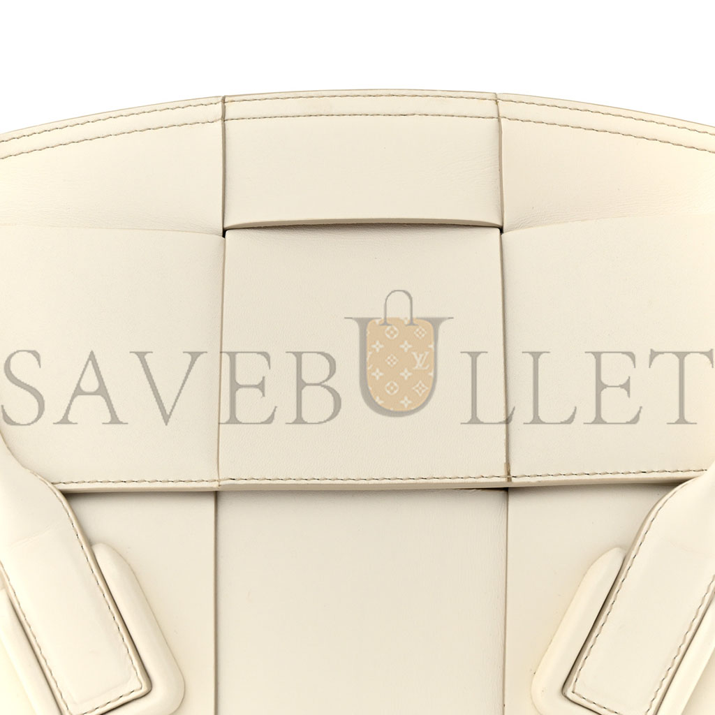 BOTTEGA VENETA FRENCH CALFSKIN MAXI INTRECCIATO SMALL ARCO BIANCO (22*20*8cm) BOTTEGA VENETA FRENCH CALFSKIN MAXI INTRECCIATO SMALL ARCO BIANCO (22*20*8cm)