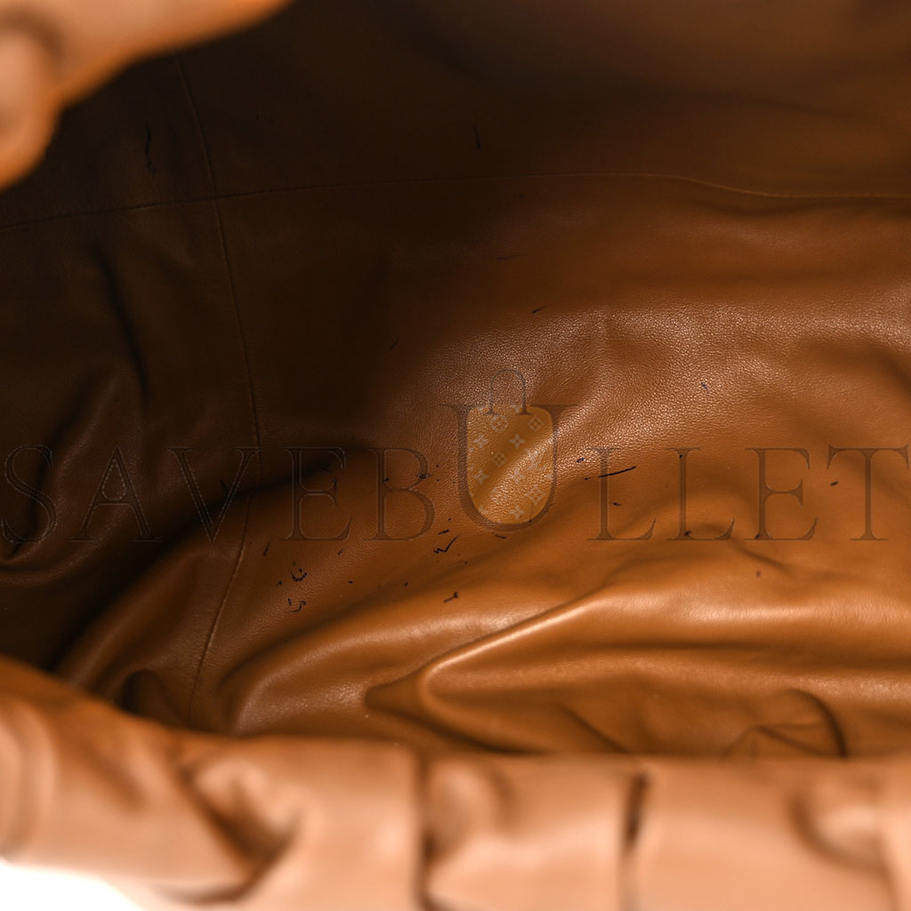 BOTTEGA VENETA SMOOTH BUTTER CALFSKIN LARGE THE SHOULDER POUCH TEAK (52*25*15cm) BOTTEGA VENETA SMOOTH BUTTER CALFSKIN LARGE THE SHOULDER POUCH TEAK (52*25*15cm)