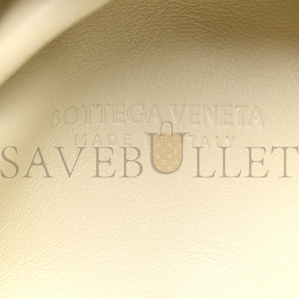 BOTTEGA VENETA SMOOTH BUTTER CALF THE POUCH OVERSIZED CLUTCH PLASTER (37*22*8cm) BOTTEGA VENETA SMOOTH BUTTER CALF THE POUCH OVERSIZED CLUTCH PLASTER (37*22*8cm)