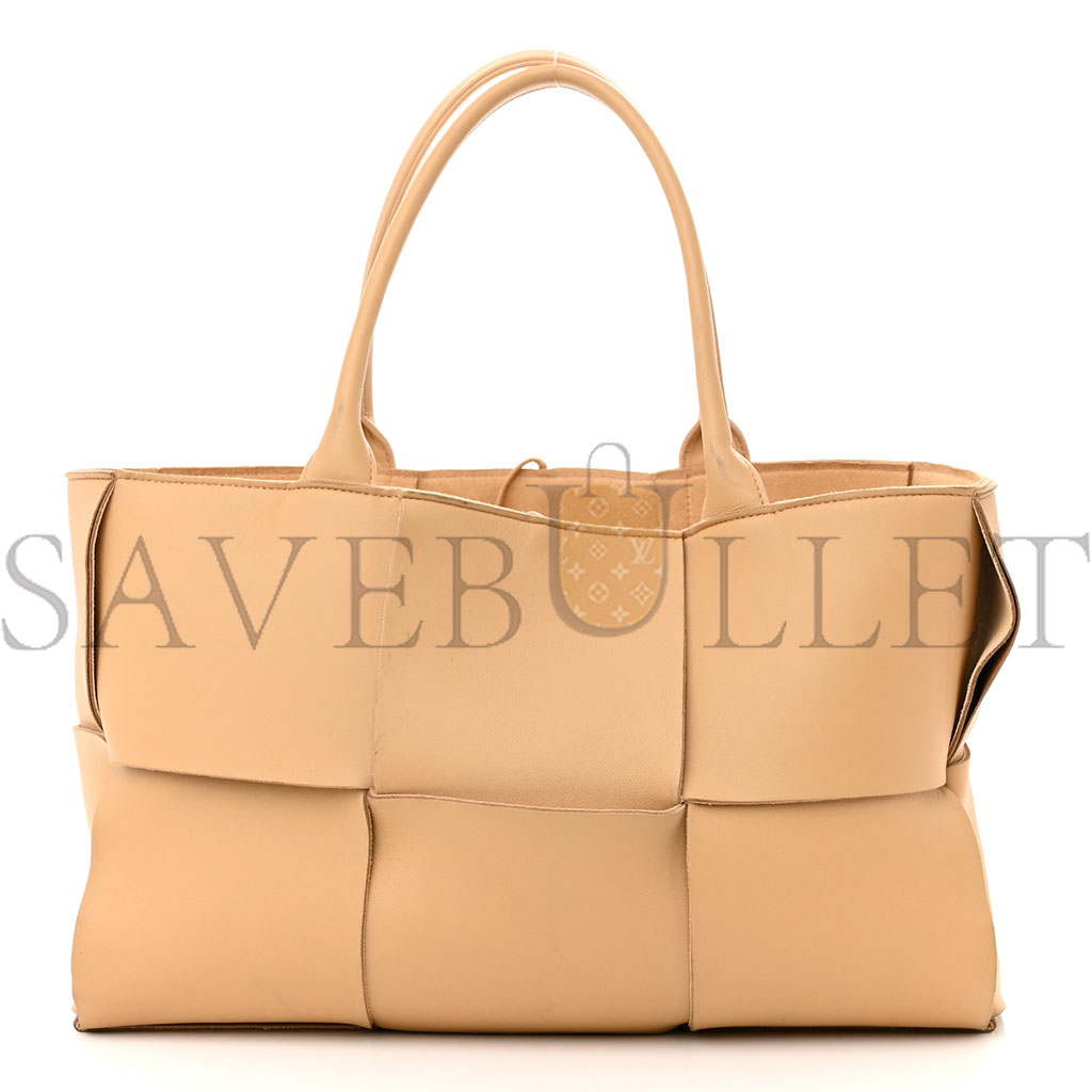 BOTTEGA VENETA NAPPA MAXI INTRECCIATO MEDIUM ARCO TOTE ALMOND (37*23*13cm) BOTTEGA VENETA NAPPA MAXI INTRECCIATO MEDIUM ARCO TOTE ALMOND (37*23*13cm)