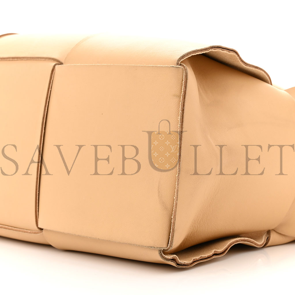 BOTTEGA VENETA NAPPA MAXI INTRECCIATO MEDIUM ARCO TOTE ALMOND (37*23*13cm) BOTTEGA VENETA NAPPA MAXI INTRECCIATO MEDIUM ARCO TOTE ALMOND (37*23*13cm)