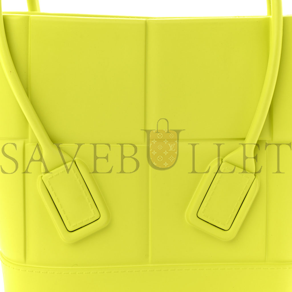 BOTTEGA VENETA RUBBER MAXI INTRECCIATO MINI ARCO KIWI GREEN (21*18*8cm) BOTTEGA VENETA RUBBER MAXI INTRECCIATO MINI ARCO KIWI GREEN (21*18*8cm)