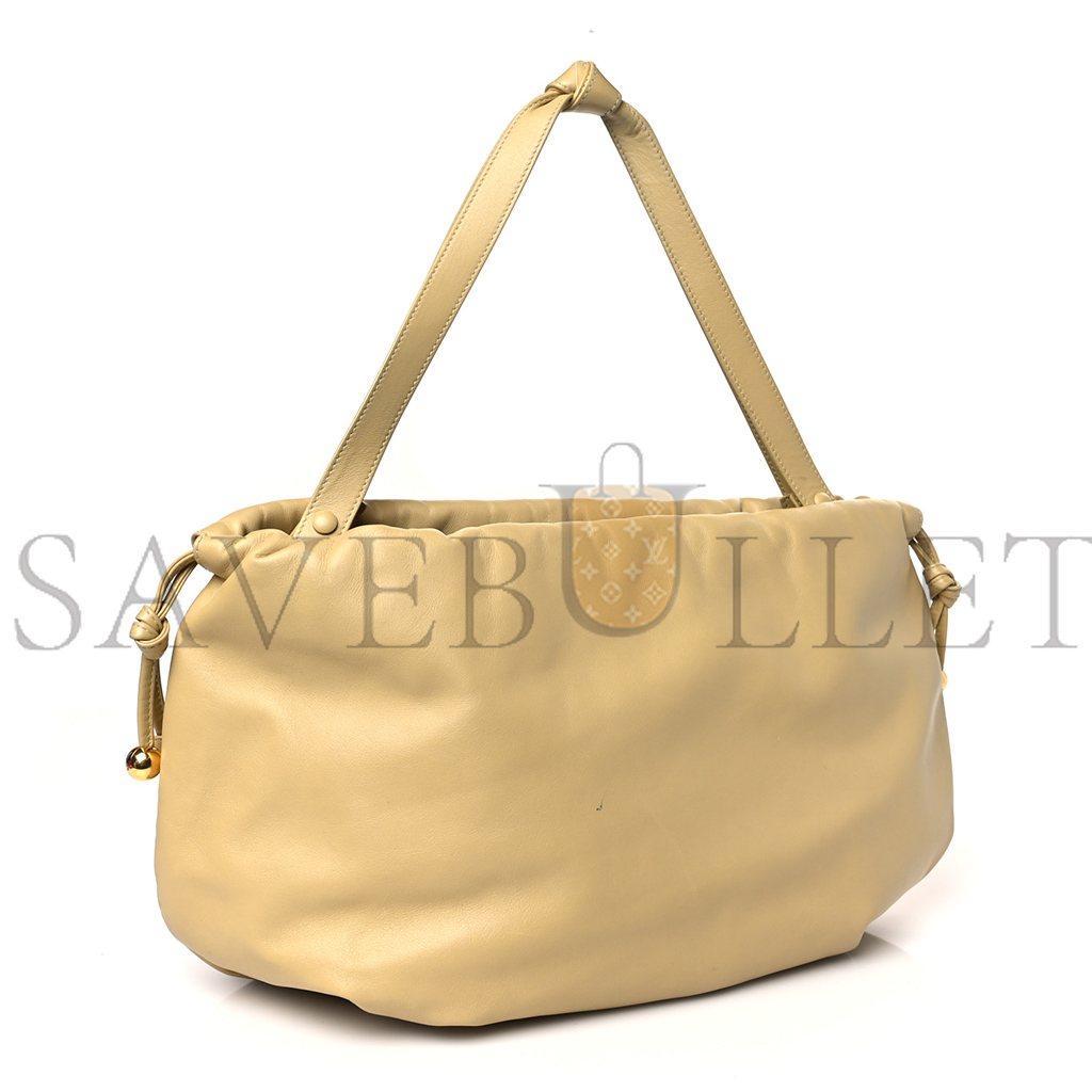 BOTTEGA VENETA NAPPA THE BULB SHOULDER CLUTCH TAPIOCA (38*17*9cm) BOTTEGA VENETA NAPPA THE BULB SHOULDER CLUTCH TAPIOCA (38*17*9cm)