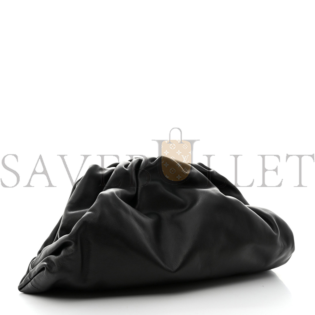 BOTTEGA VENETA SMOOTH BUTTER CALF THE POUCH OVERSIZED CLUTCH BLACK (37*19*8cm) BOTTEGA VENETA SMOOTH BUTTER CALF THE POUCH OVERSIZED CLUTCH BLACK (37*19*8cm)
