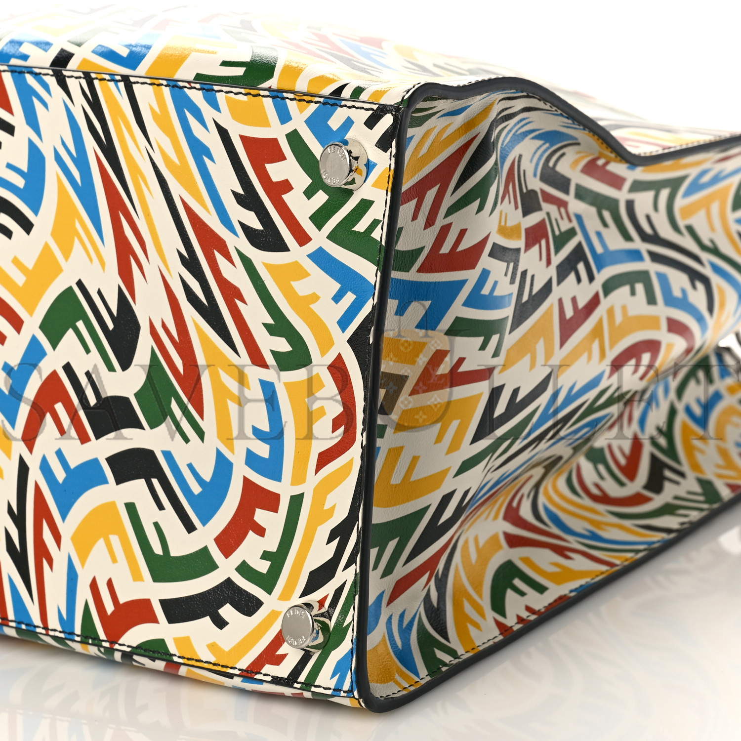 FENDI X SARAH COLEMAN VITELLO GRACE LIGHT FF VERTIGO SHOPPING TOTE WHITE ICE MULTICOLOR (40*34*18cm) FENDI X SARAH COLEMAN VITELLO GRACE LIGHT FF VERTIGO SHOPPING TOTE WHITE ICE MULTICOLOR (40*34*18cm)