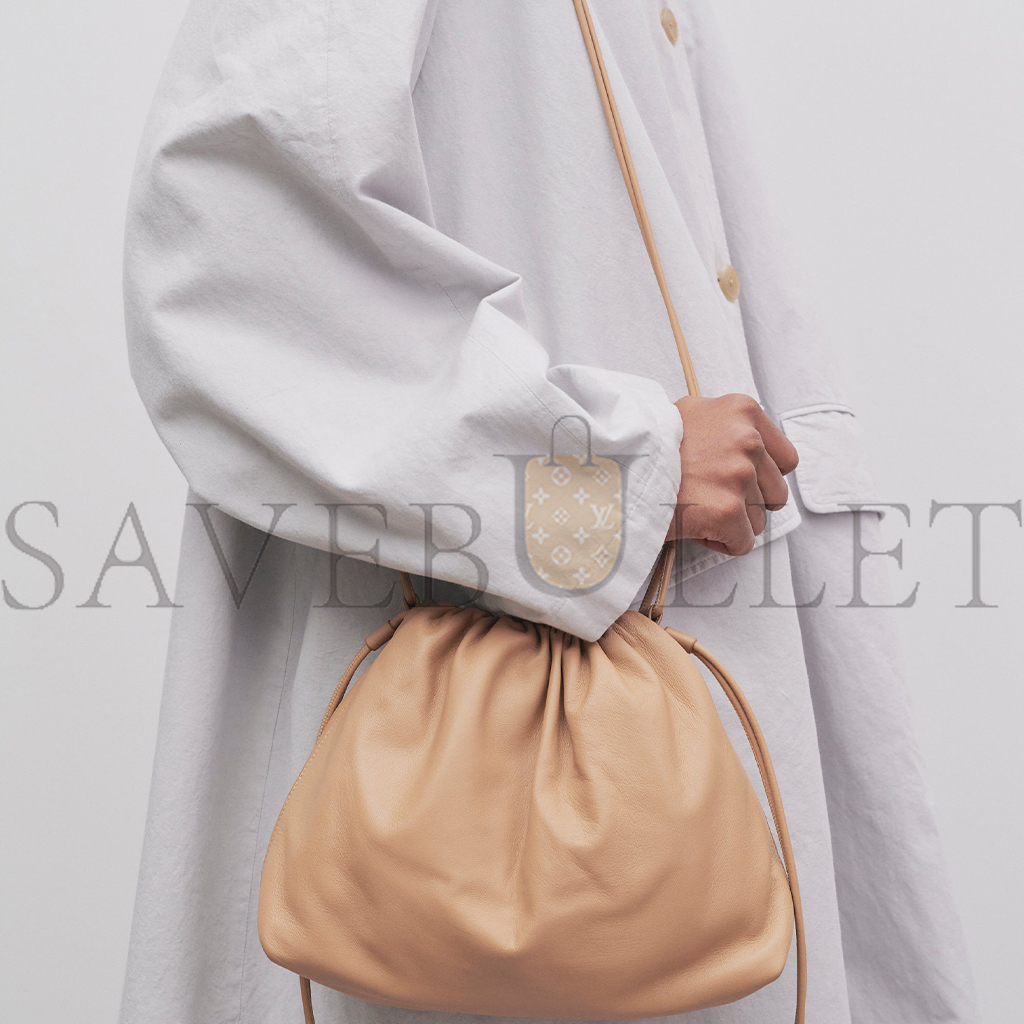THE ROW ANGY BAG IN LEATHER CREAM W1620L108CREAG (30*21*7cm) THE ROW ANGY BAG IN LEATHER CREAM W1620L108CREAG (30*21*7cm)